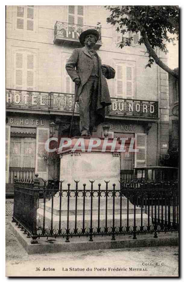Arles - La Statue de Poete Frederic Mistral CPA 