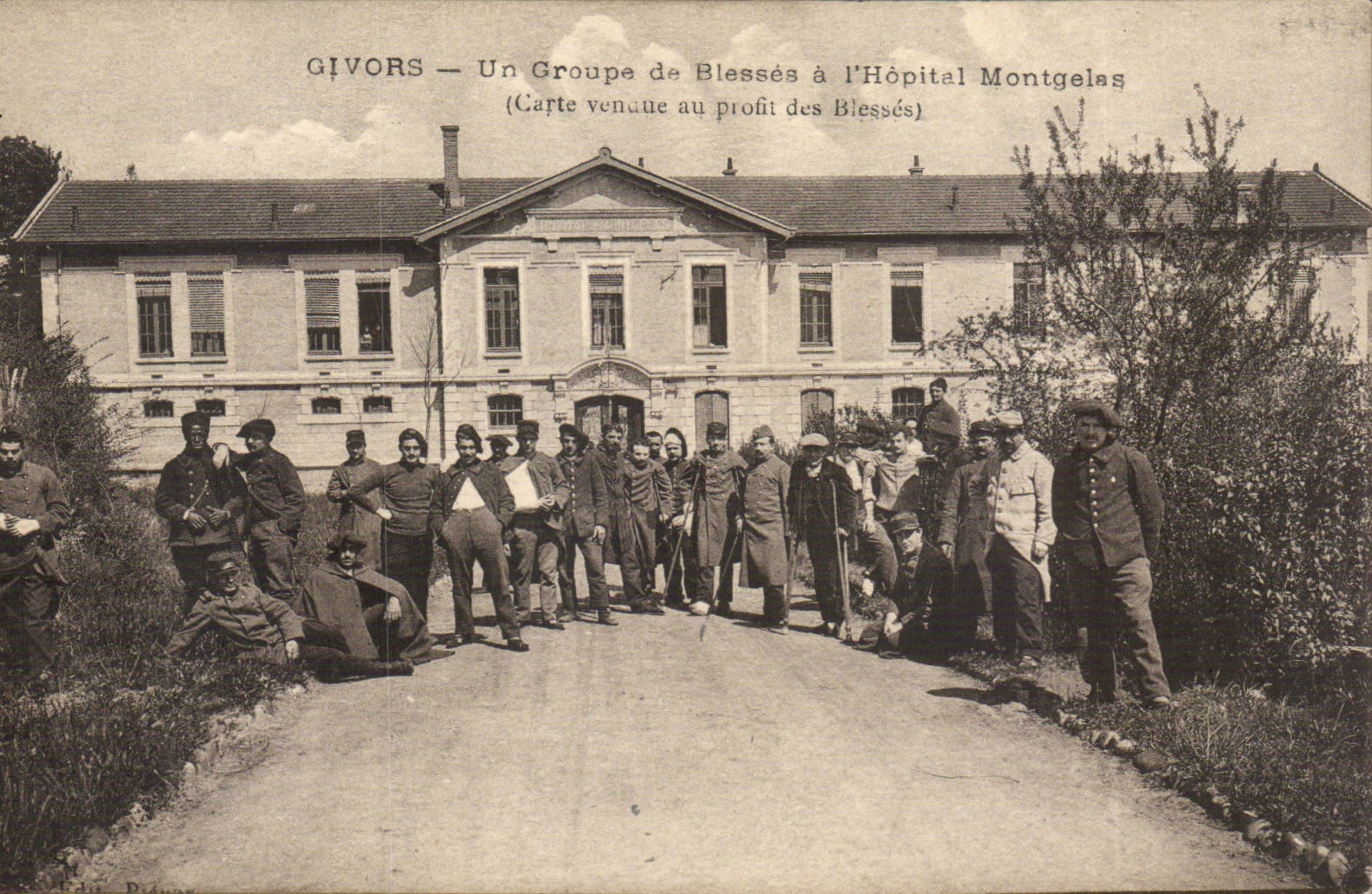 GIVORS — Un Groupe de Blessés à l'Hôpital Montgelas — (Carte vendue au profit des Blessés)