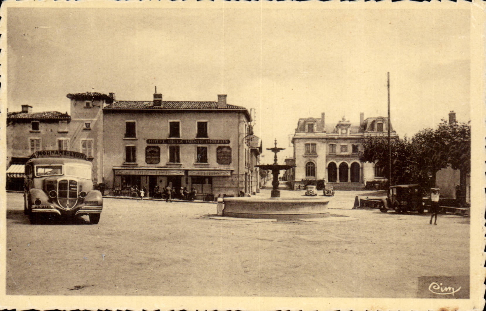 Mornant (Rhône) — Place de la Liberté et la Poste — Cimy