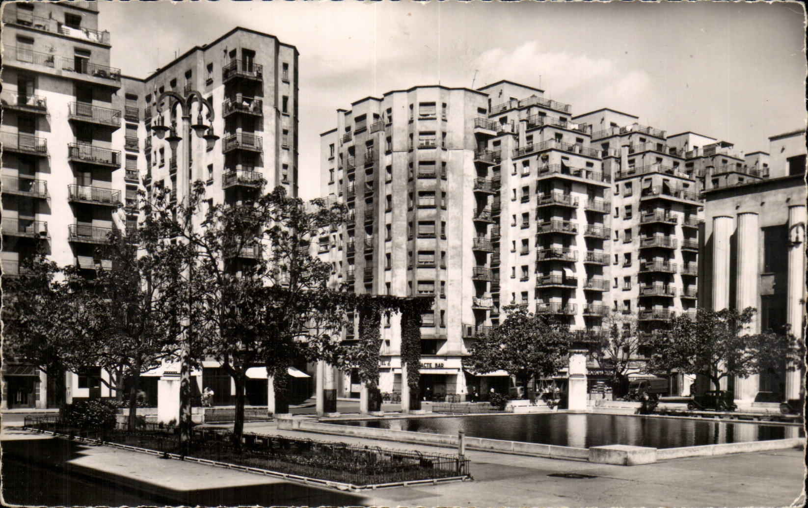 Bassins (Morice Lercoux, Arch.) — Les Gratte-Ciel et les Bassins — Éditions C.P.A. TIGNY