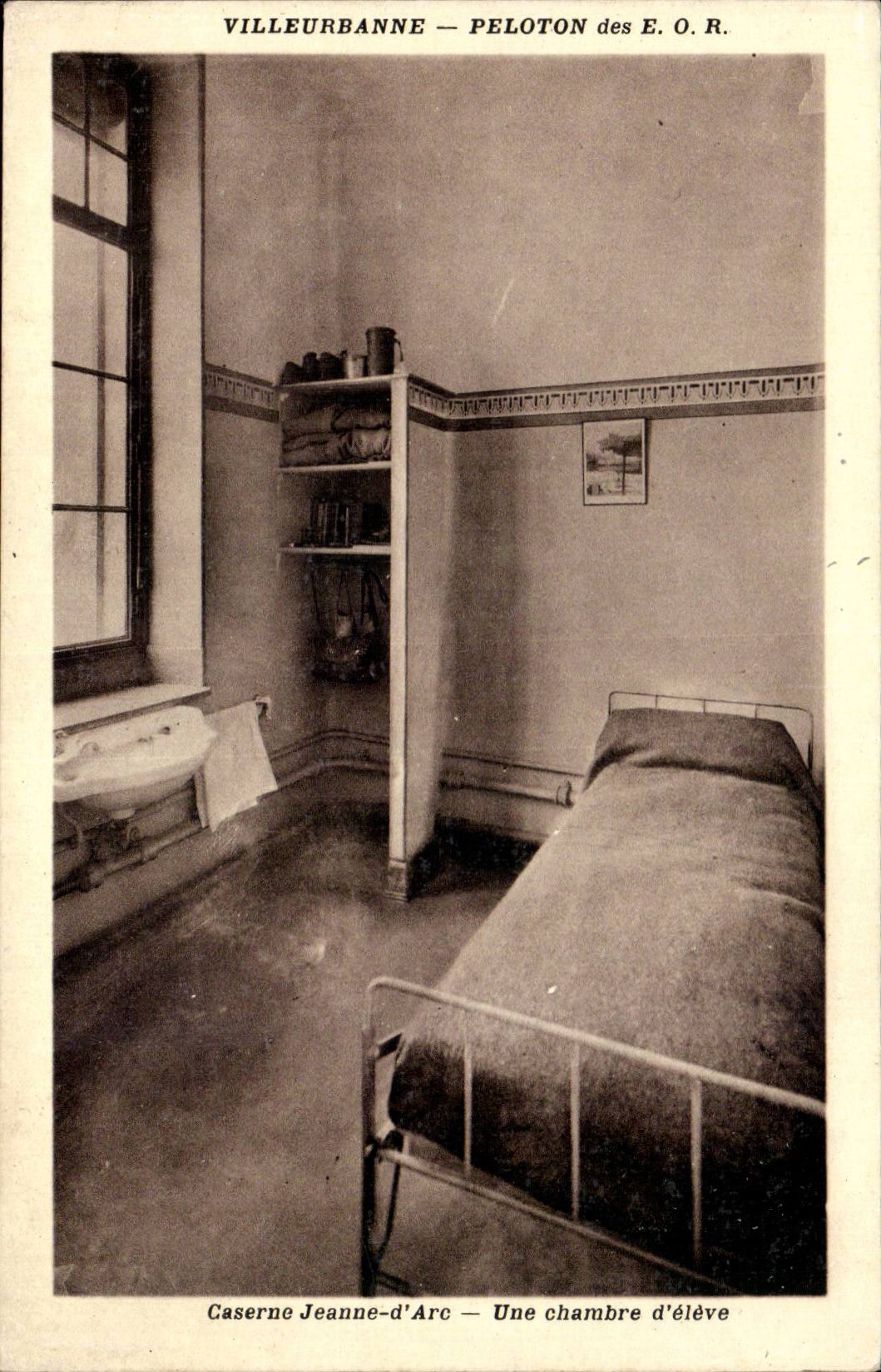 VILLEURBANNE — Caserne Jeanne-d'Arc — Une chambre d'élève — Peloton des E.O.R.