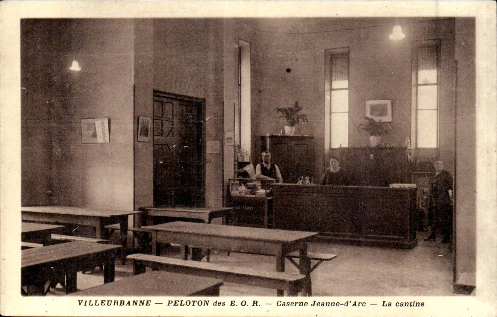VILLEURBANNE — PELOTON des E.O.R. — Caserne Jeanne-d'Arc — La cantine