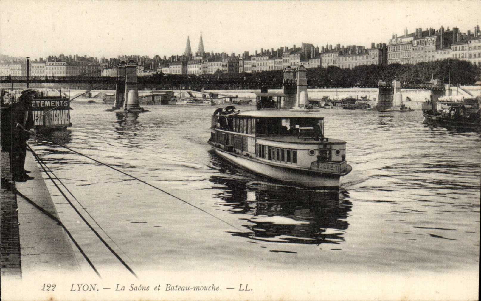 Lyon CPA La SAone et bateau mouche (baetau boat)