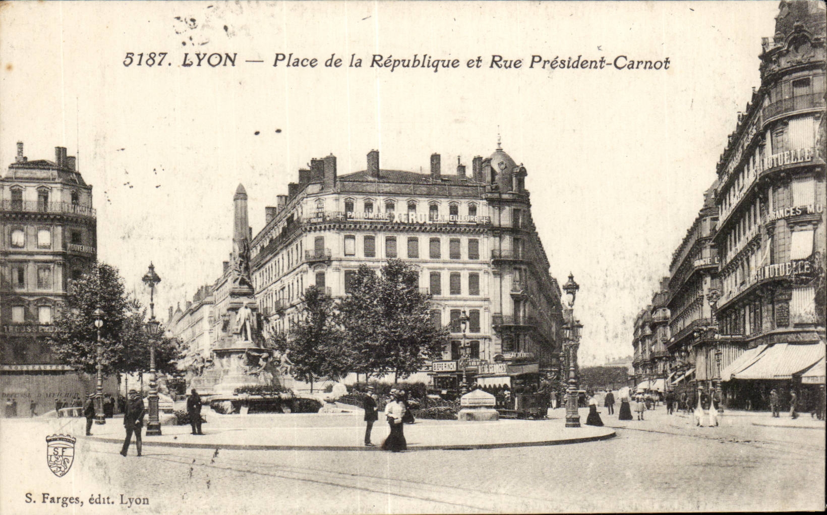 LYON — Place de la République et Rue Président-Carnot — S. Farges, édit. Lyon, n° 5187