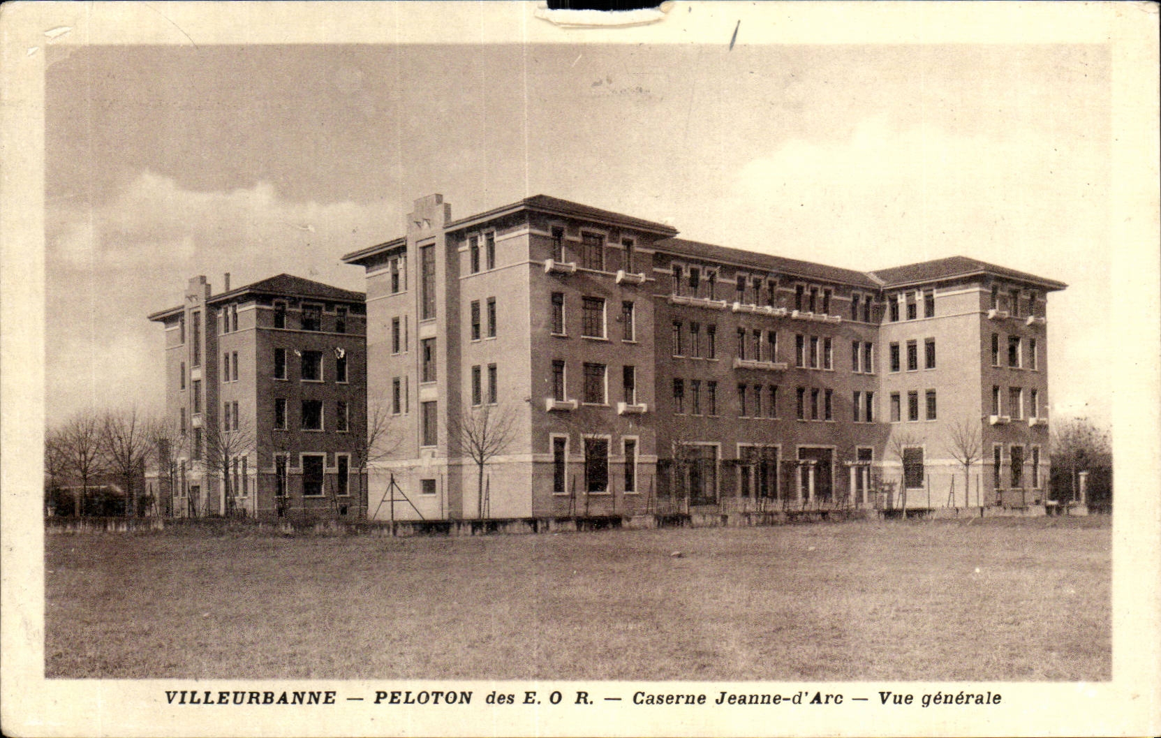VILLEURBANNE — PELOTON des E.O.R. — Caserne Jeanne-d'Arc — Vue générale