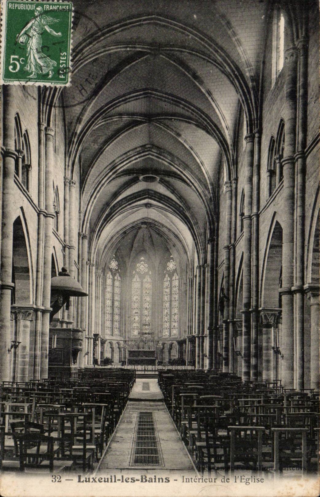 Luxeuil les Bains CPA Interieur de l'eglise