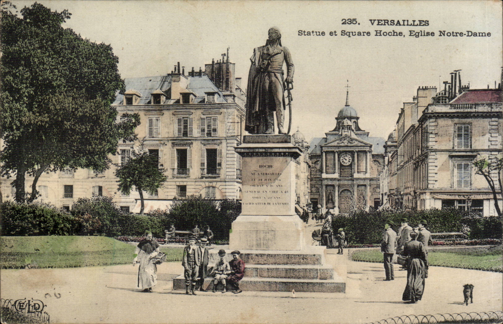 Versailles CPA Statue et square Hoche Eglise Notre Dame