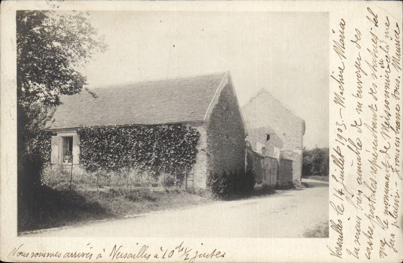 Nersaillles — Vue d'un bâtiment couvert de lierre — éditeur inconnu