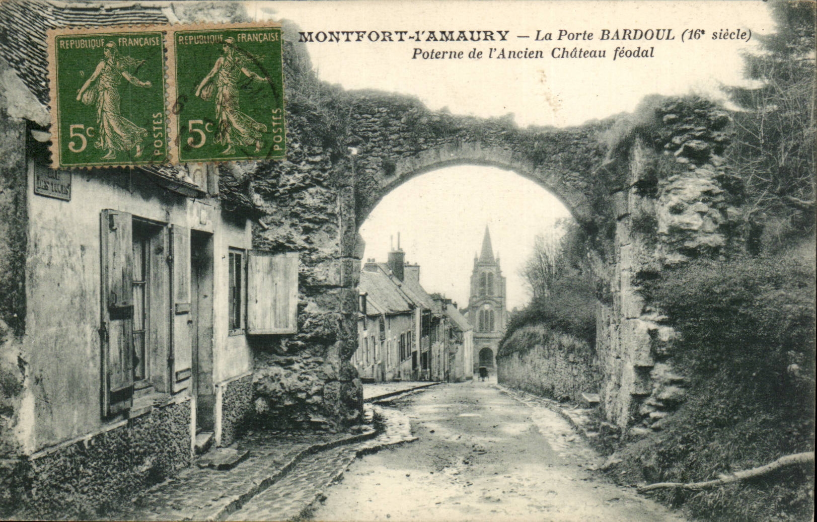Montfort-l'Amaury — La Porte Bardoul (16e eeuw) — Poort van het oude feodale kasteel