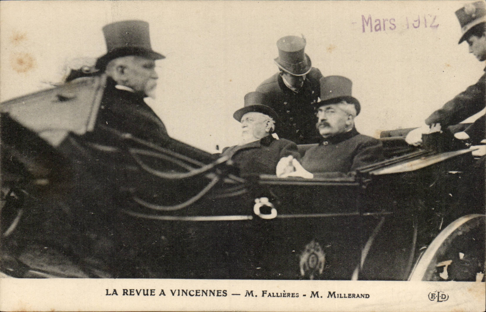 CPA La revue a Vincennes M Faillieres M Millerand 1912 Mars