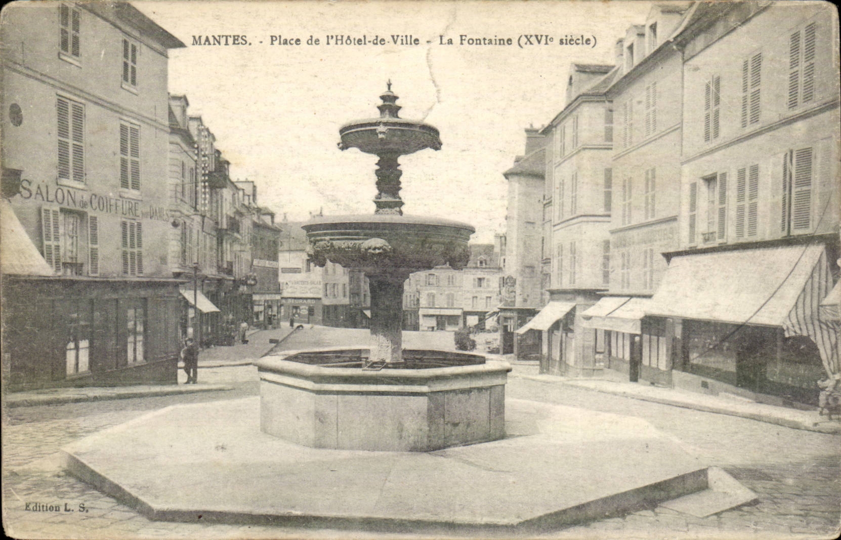 MANTES - Place de l'Hôtel-de-Ville - La Fontaine (XVIe siècle) — Edition L. S.