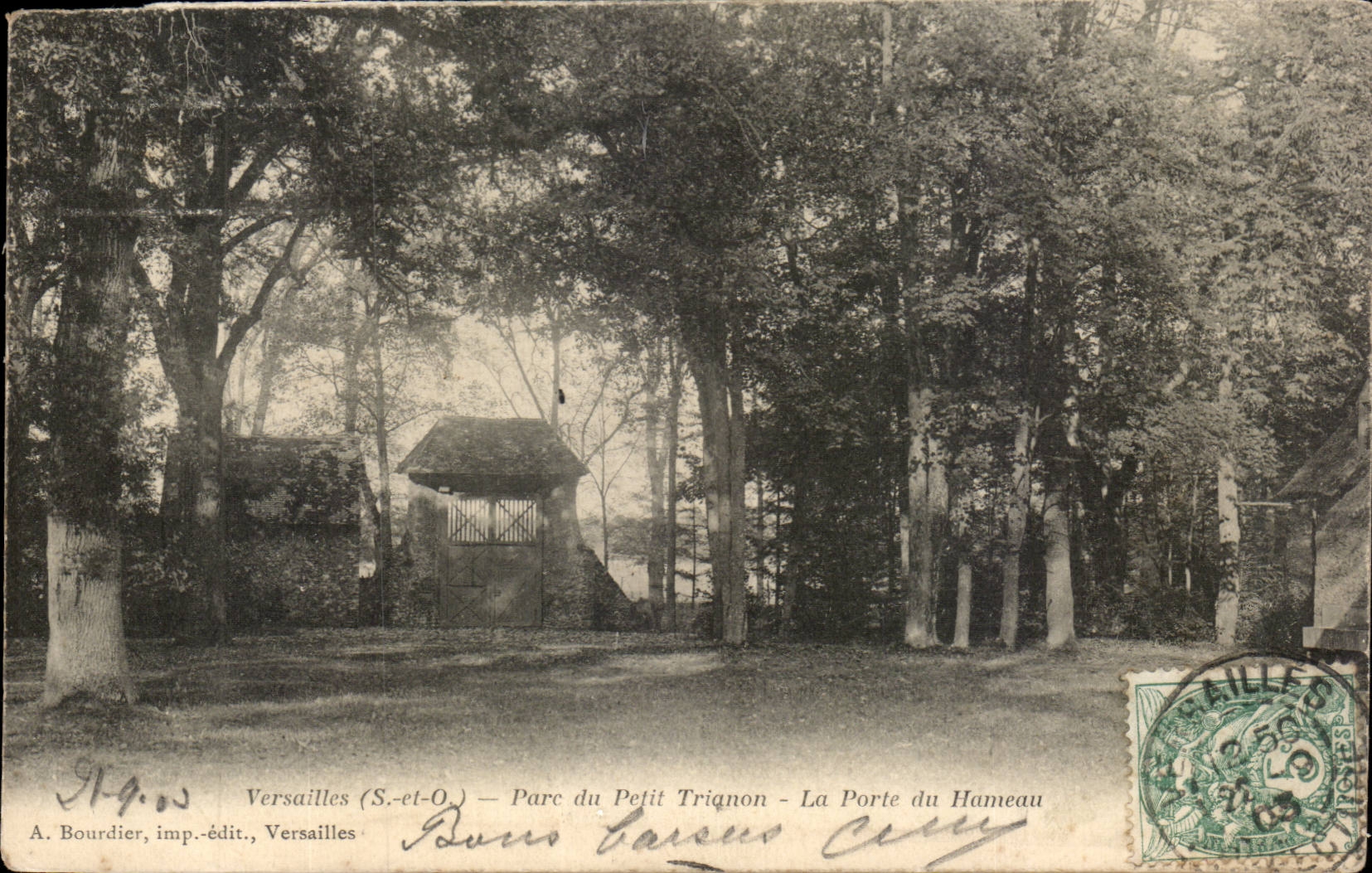 Versailles CPA Parc du petit Trianon La porte du hameau