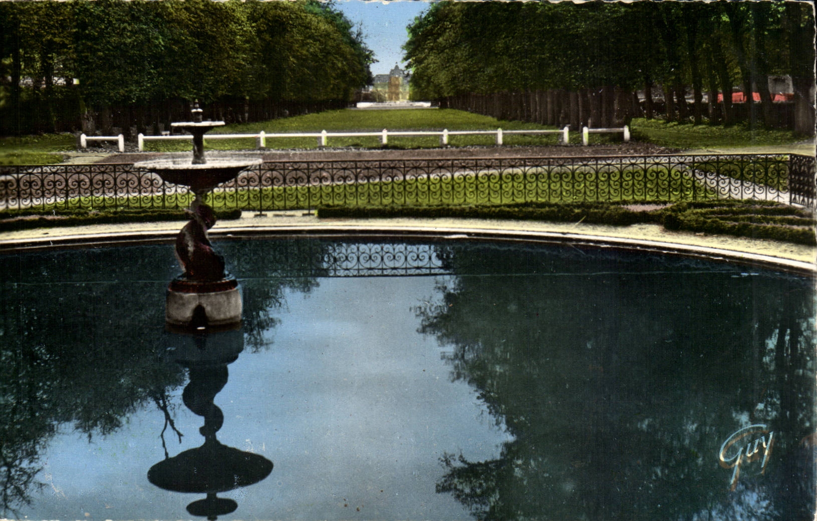 Le Bassin de la place du Château — Maisons-Laffitte (S.-et-O.) — Guy, n° 8054