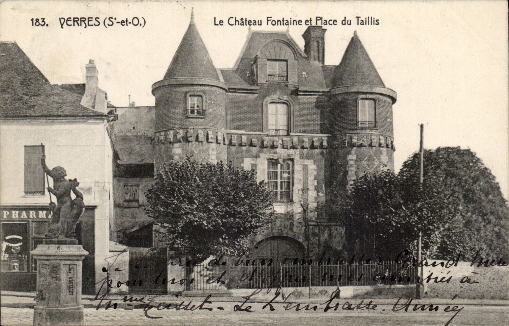 Perres (S.-et-O.) — Le Château Fontaine et Place du Taillis — Moe Mulard, éditeur