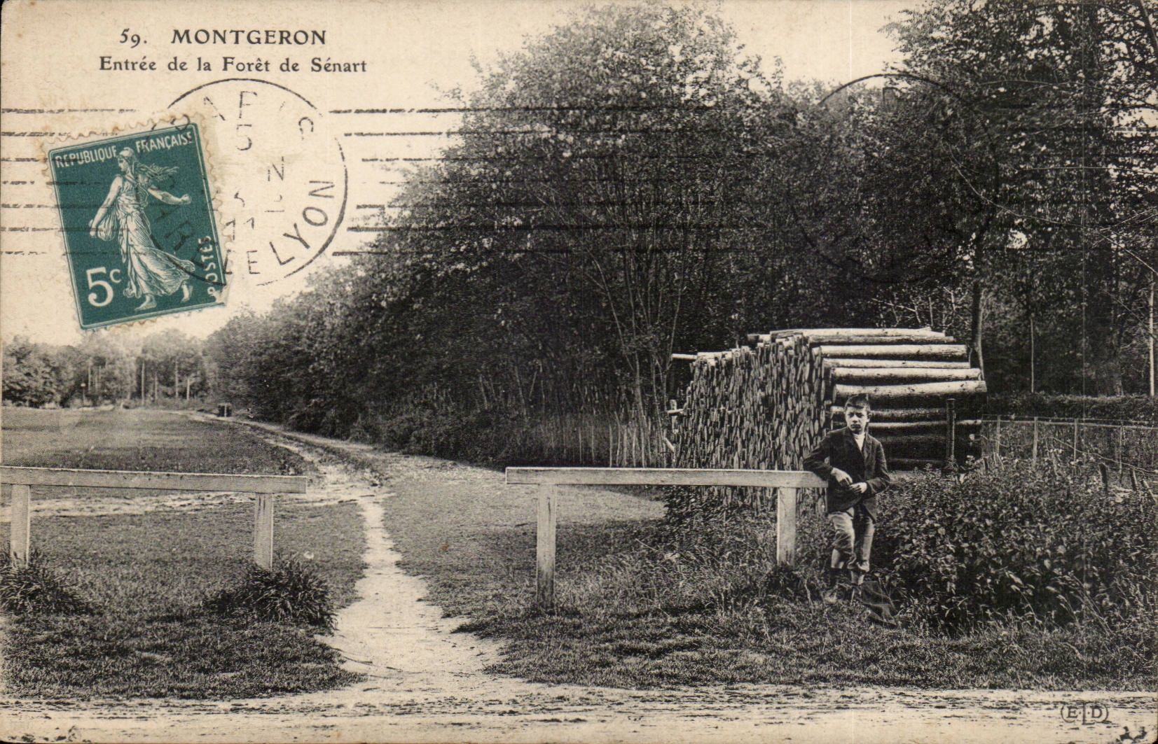 Montgeron CPA Entree de la foret de Senart