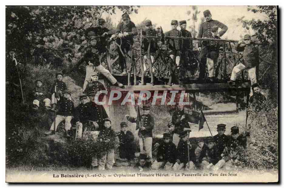 La Boissière (S.-et-O.) — Orphelinat Militaire Hériot — La Passerelle du Parc des Jeux