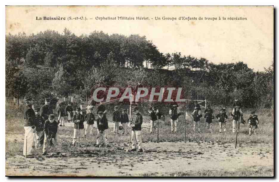 La Beissière (S.-et-O.) — Orphelinat Militaire Hériot — Un Groupe d'Enfants de troupe à la récréation