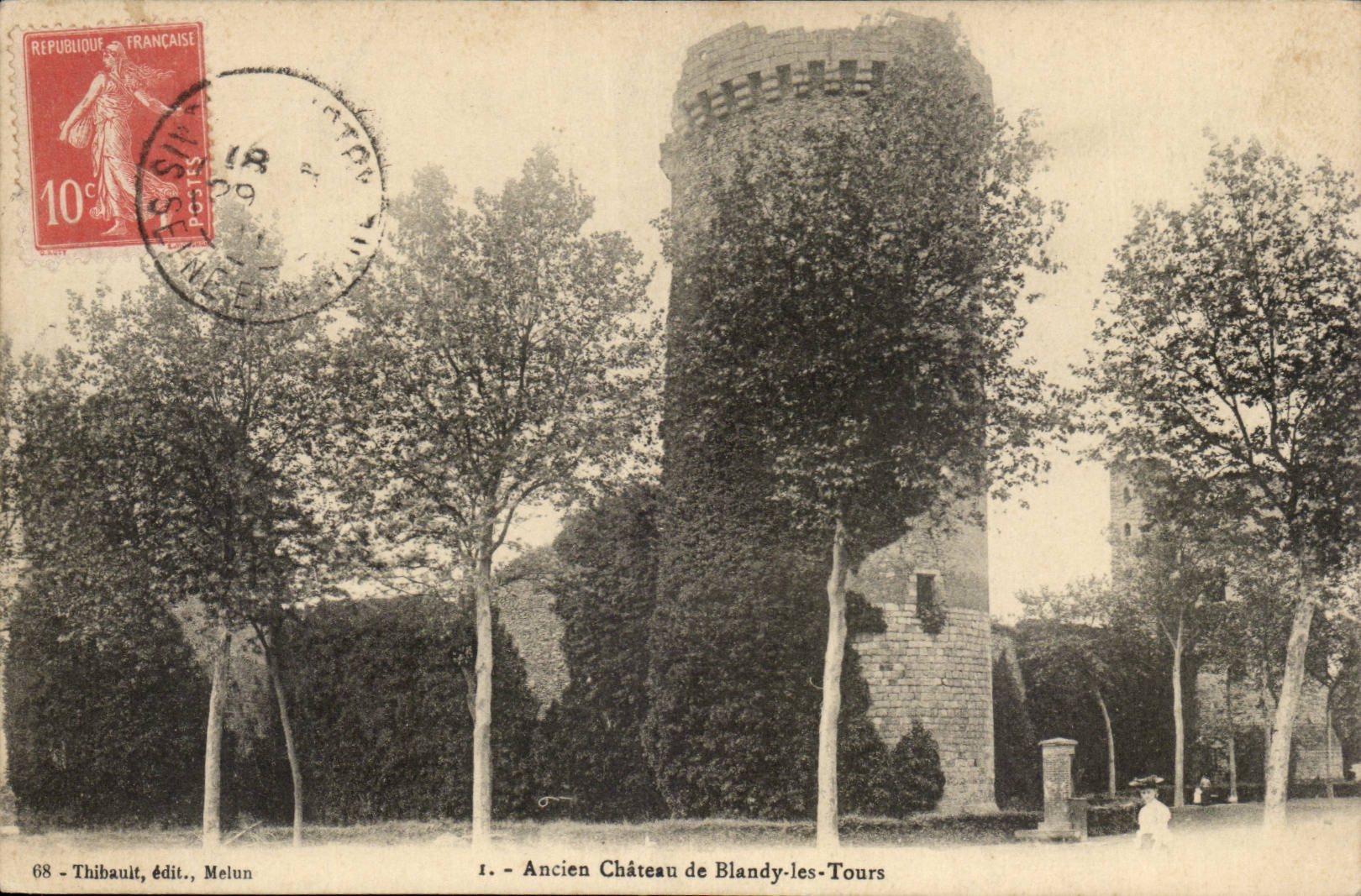 Ancien Château de Blandy-les-Tours — ruines d'un château fort entourées d'arbres — Thibault, édit., Melun