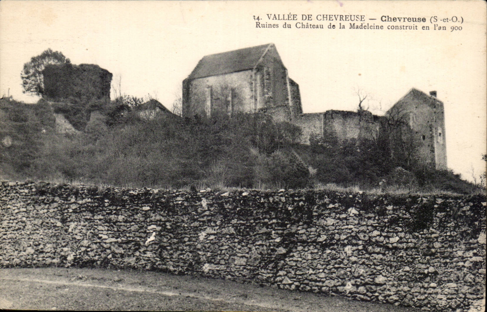 VAllee de Chevreuse CPA Ruines du chateau de la Madeleine construit en l'an 900
