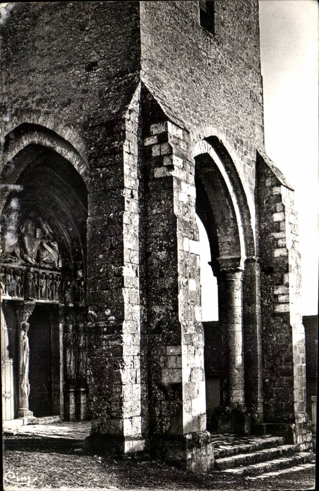 Saint-Loup-de-Naud — Église romane du XIIe siècle — Le clocher, tour centrale du XIIIe siècle — Combier Imp. (S.-et-M.)