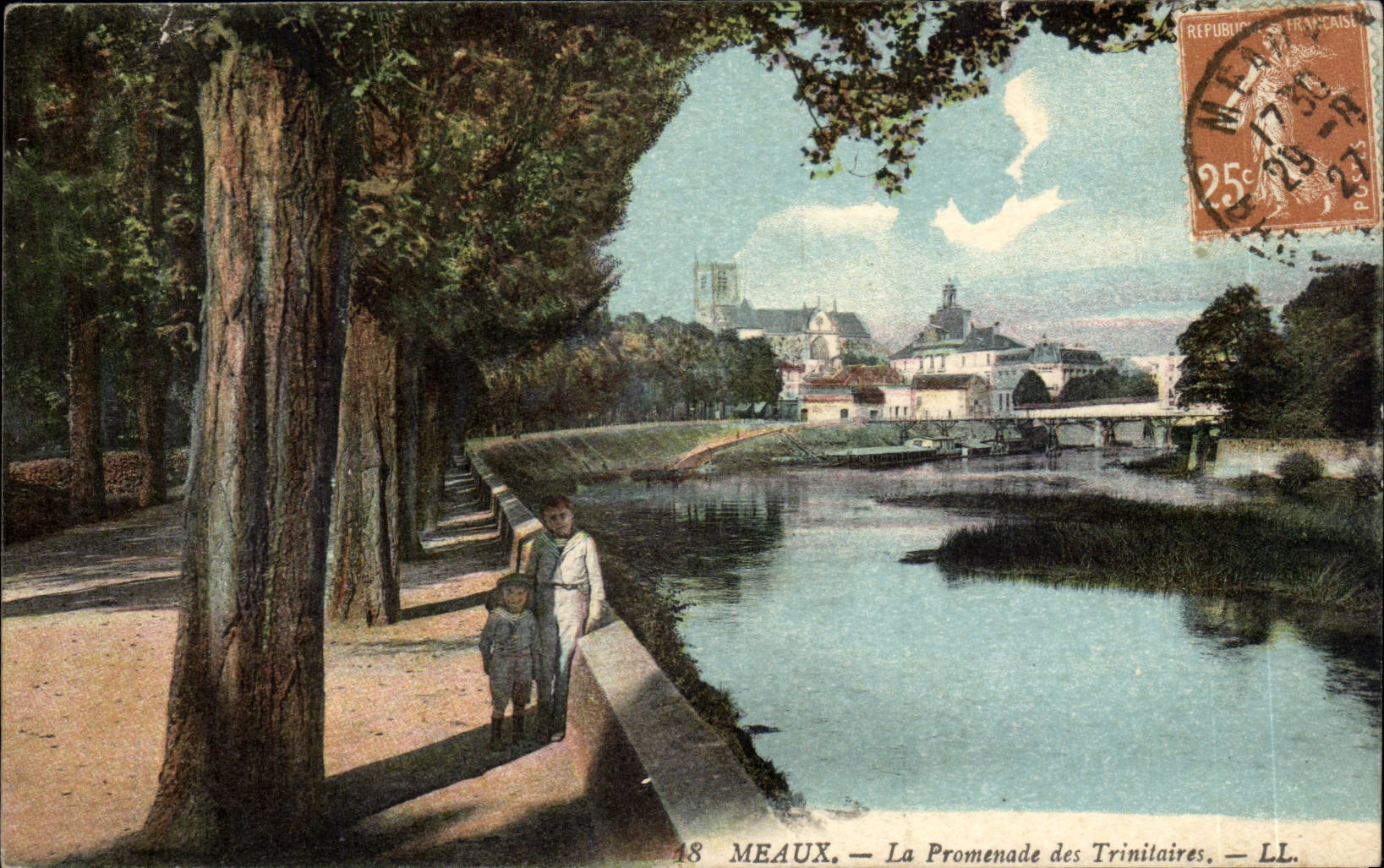 CPA Meaux La promenade des Trinitaires