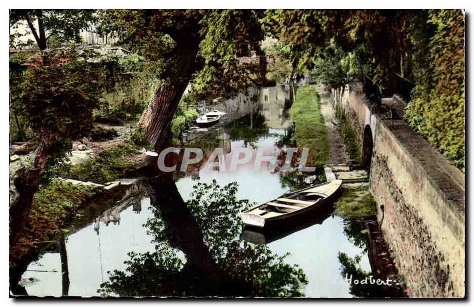 CPSM Melun Les bords ombrages de l'Almont a proximite de la place Saint jean