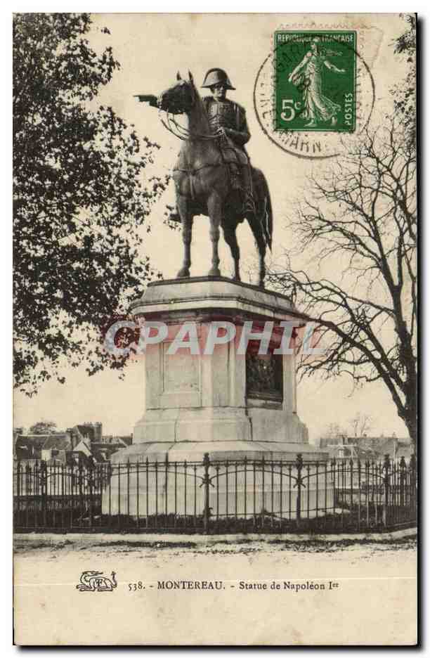CPA Montereau Statue de Napoleon 1er