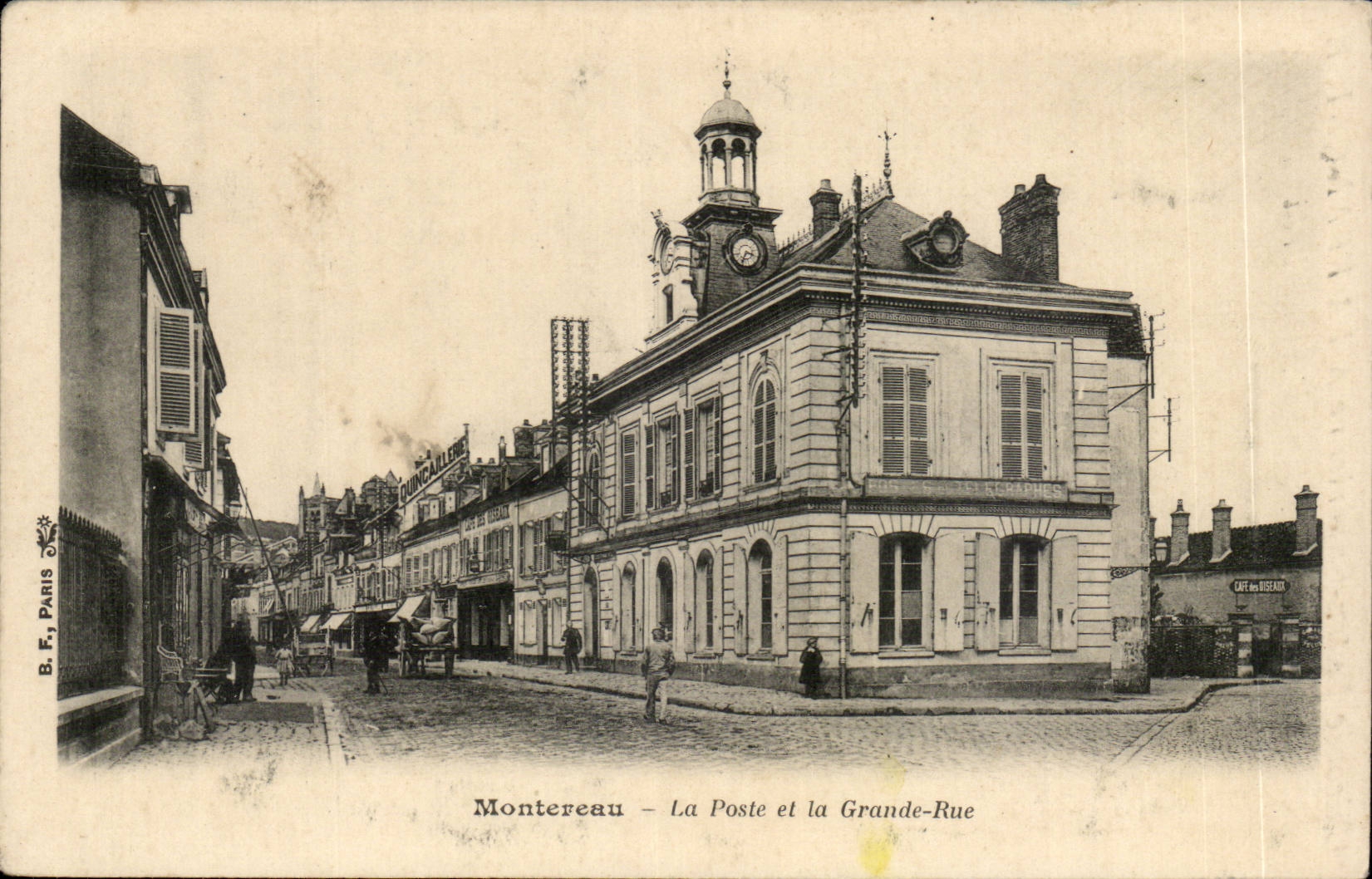 CPA Montereau La poste et la grande rue