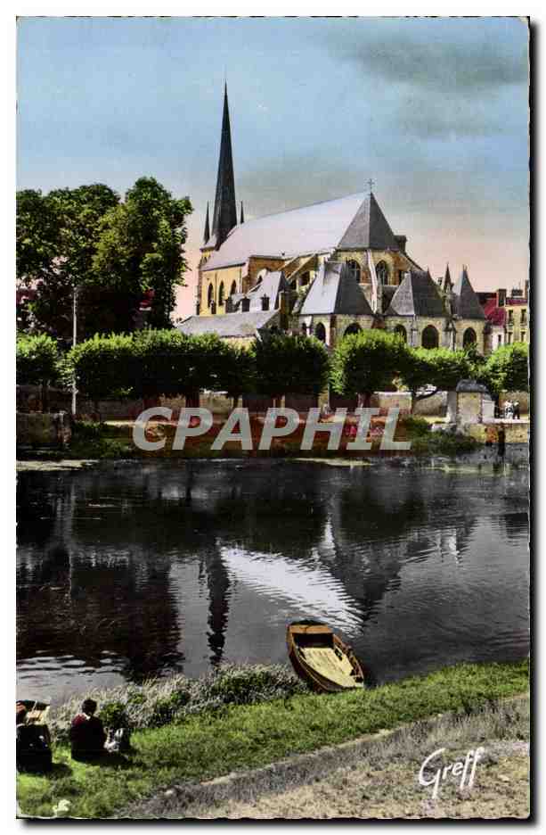 Nemours CPA L'abside de l'eglise St Jean Baptiste reflets dans le Loing