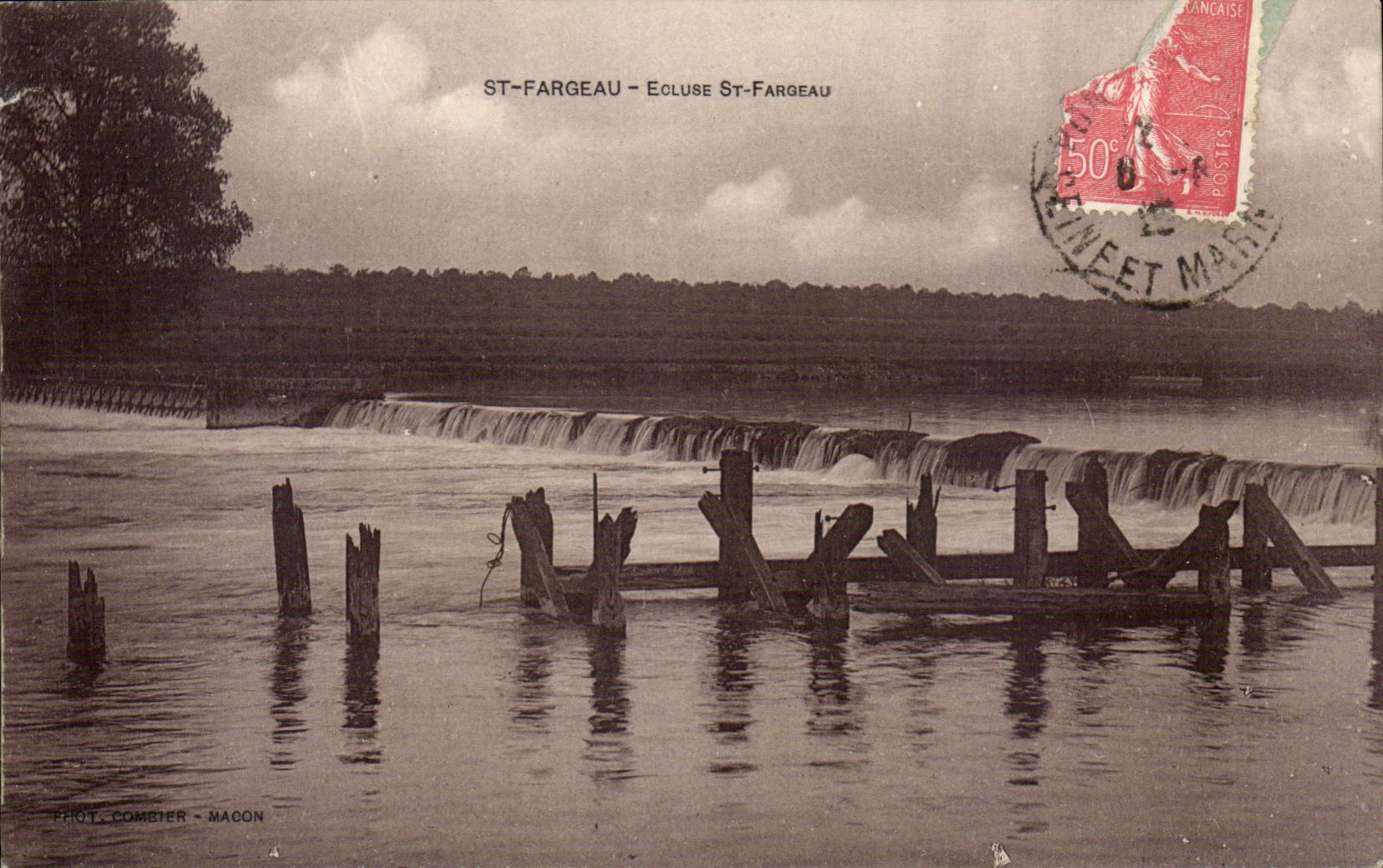 St-Fargeau — Ecluse St-Fargeau — Phot. Combier - Mâcon