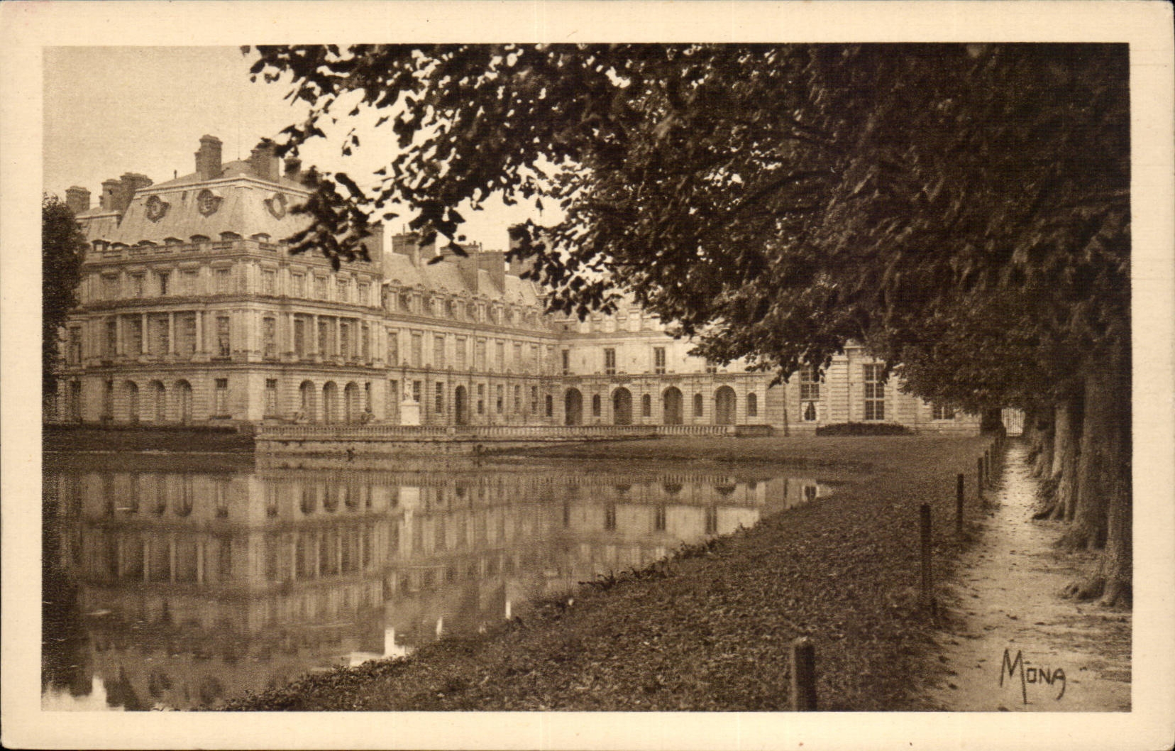 Palais de Fontainebleau — Le Palais et l'Étang — éditeur Mona, n° 502