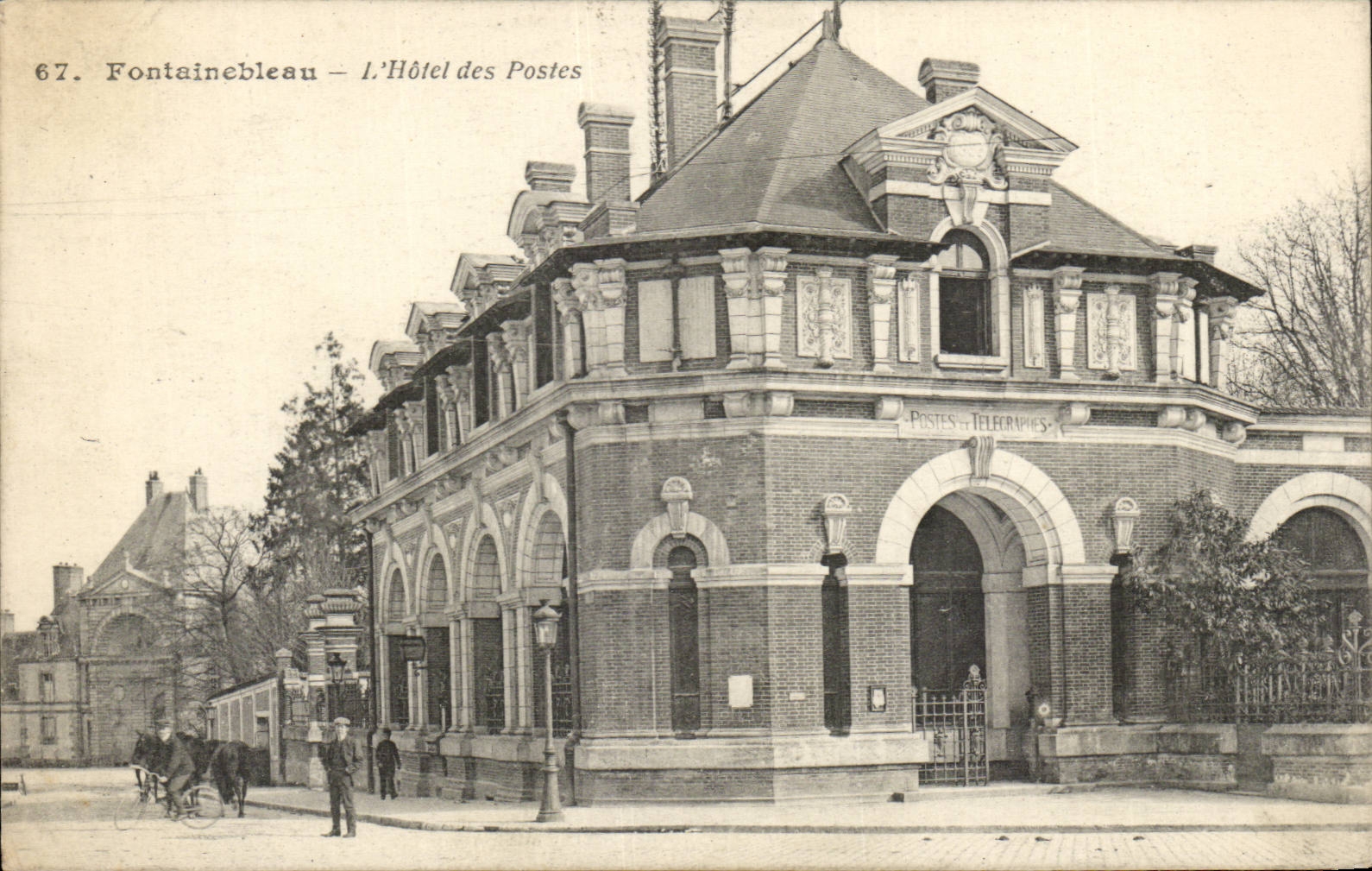 Fontainebleau — El Hotel de Correos — Correos-Telégrafos