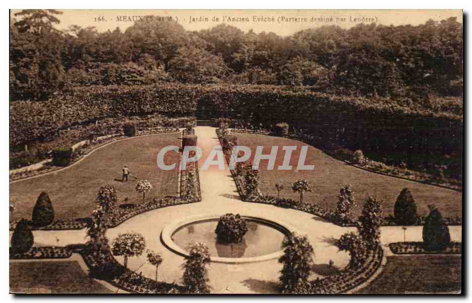 Meaux (S.-et-M.) - Jardin de l'Ancien Evêché (Parterre destiné par Lenôtre)