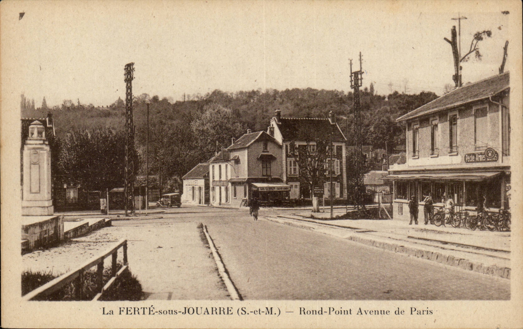 La FERTÉ-sous-JOUARRE (S.-et-M.) — Kreisverkehr Avenue de Paris