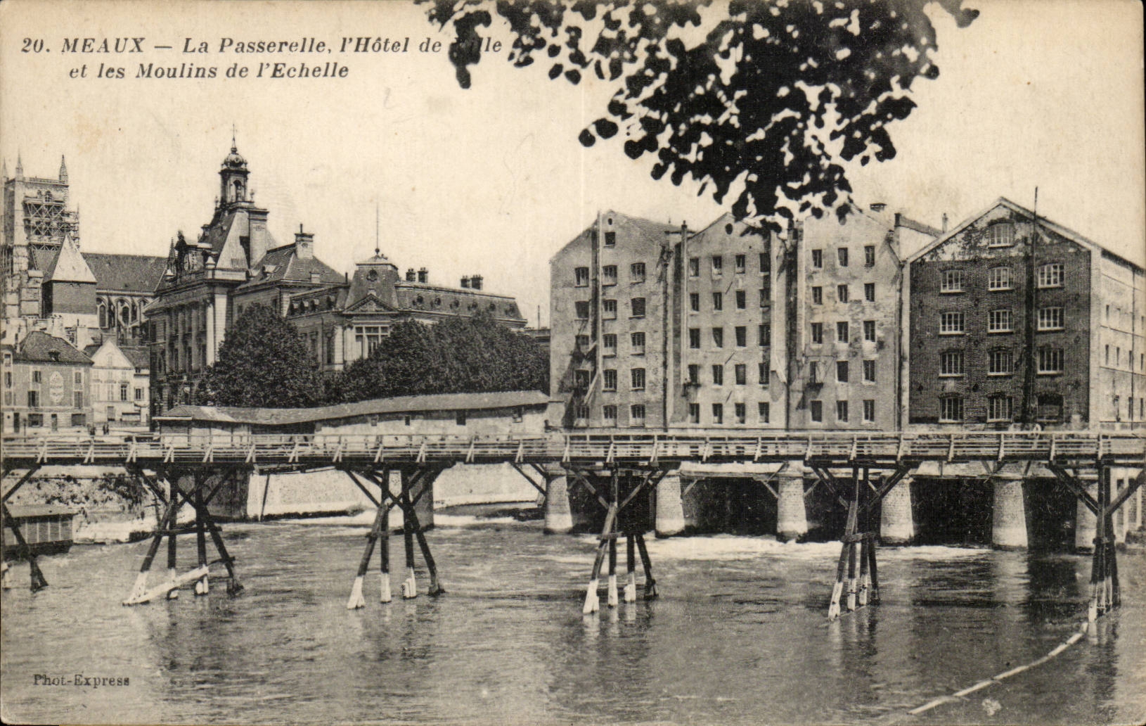 Meaux — Die Passerelle, das Rathaus und die Moulin de l'Échelle — Phot-Express