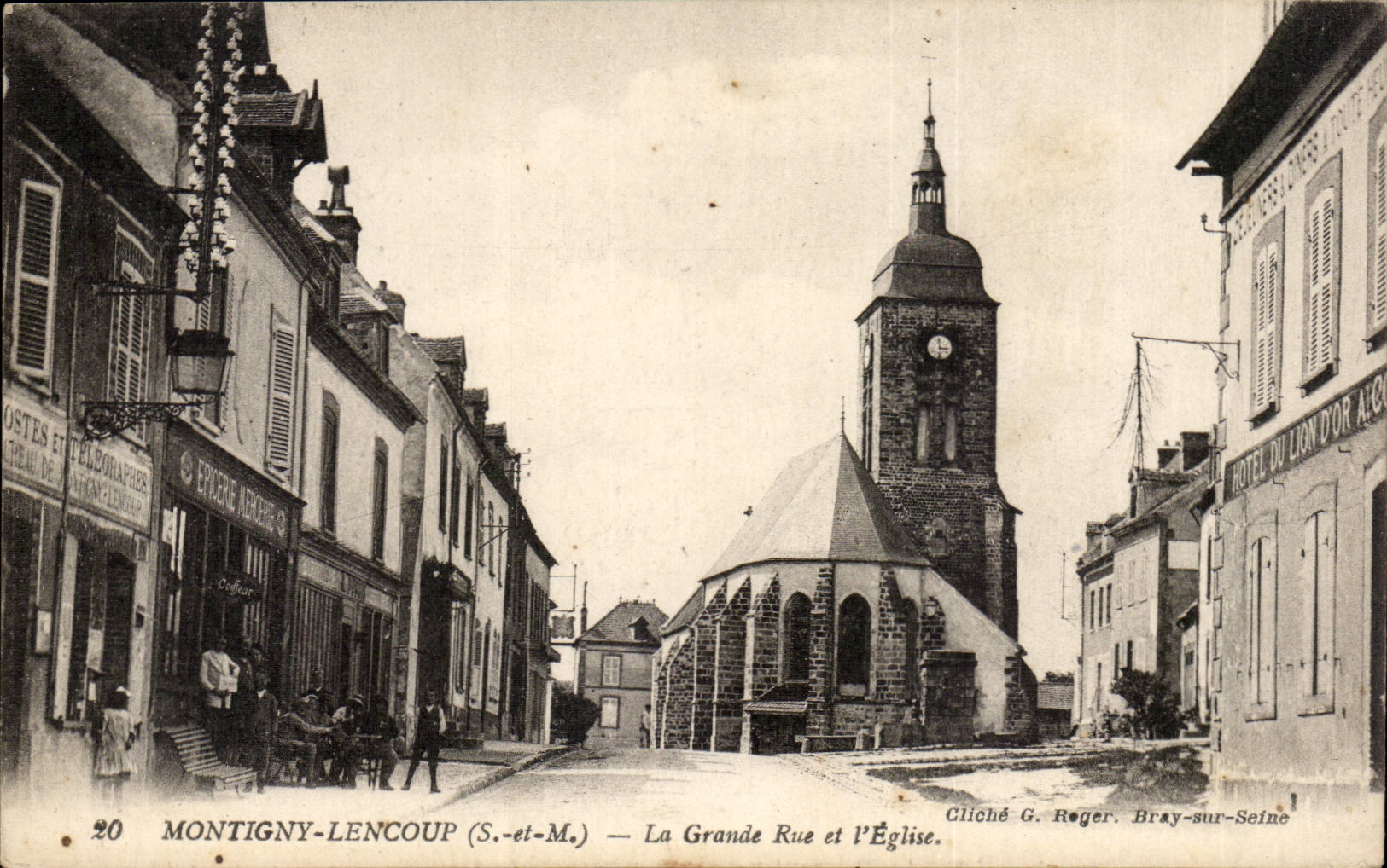Montigny-Lencoup (S.-et-M.) — La Grande Rue et l'Église — Cliché G. Roger, Bray-sur-Seine