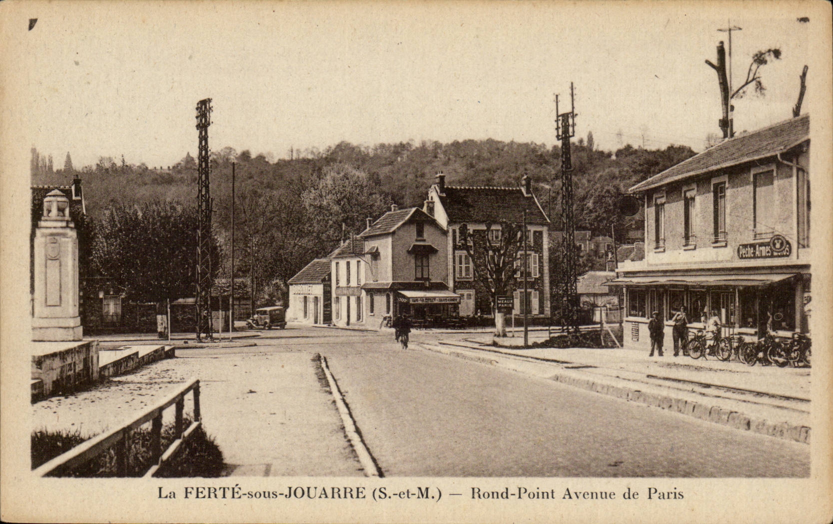 La FERTÉ-sous-JOUARRE (S.-et-M.) — Rond-Point Avenue de Paris
