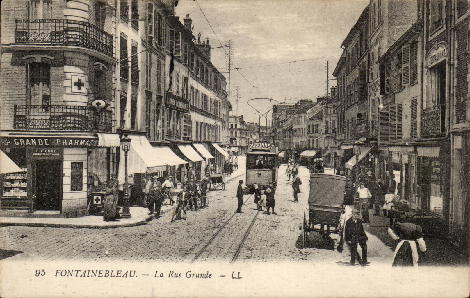 Fontainebleau — La Rue Grande — LL