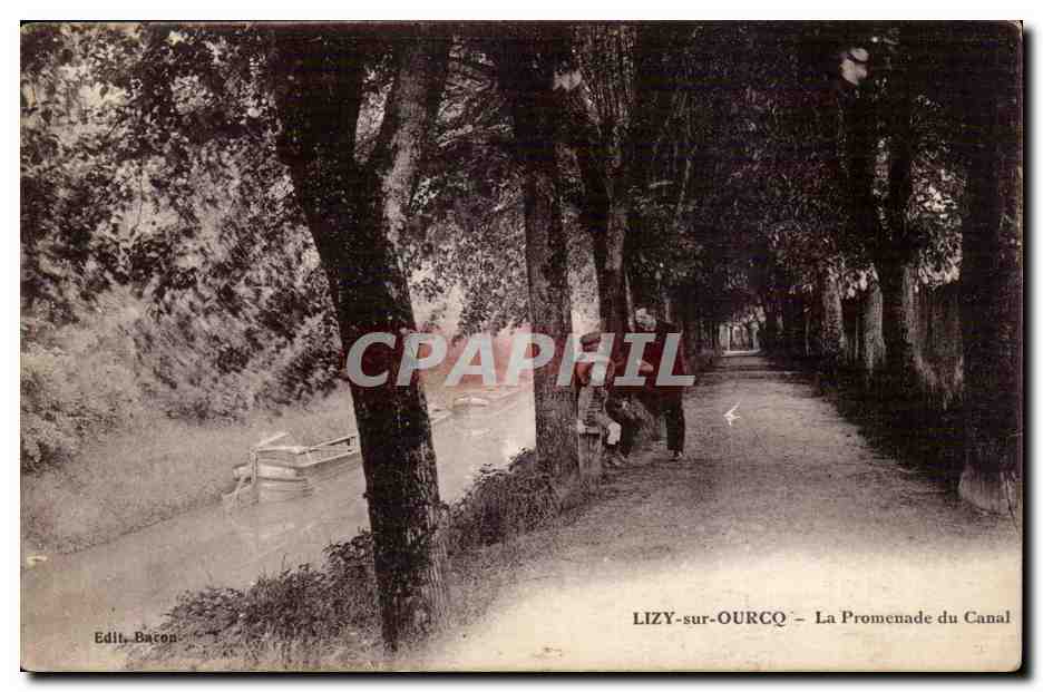 Liy sur Ourcq CPA La promenade du canal
