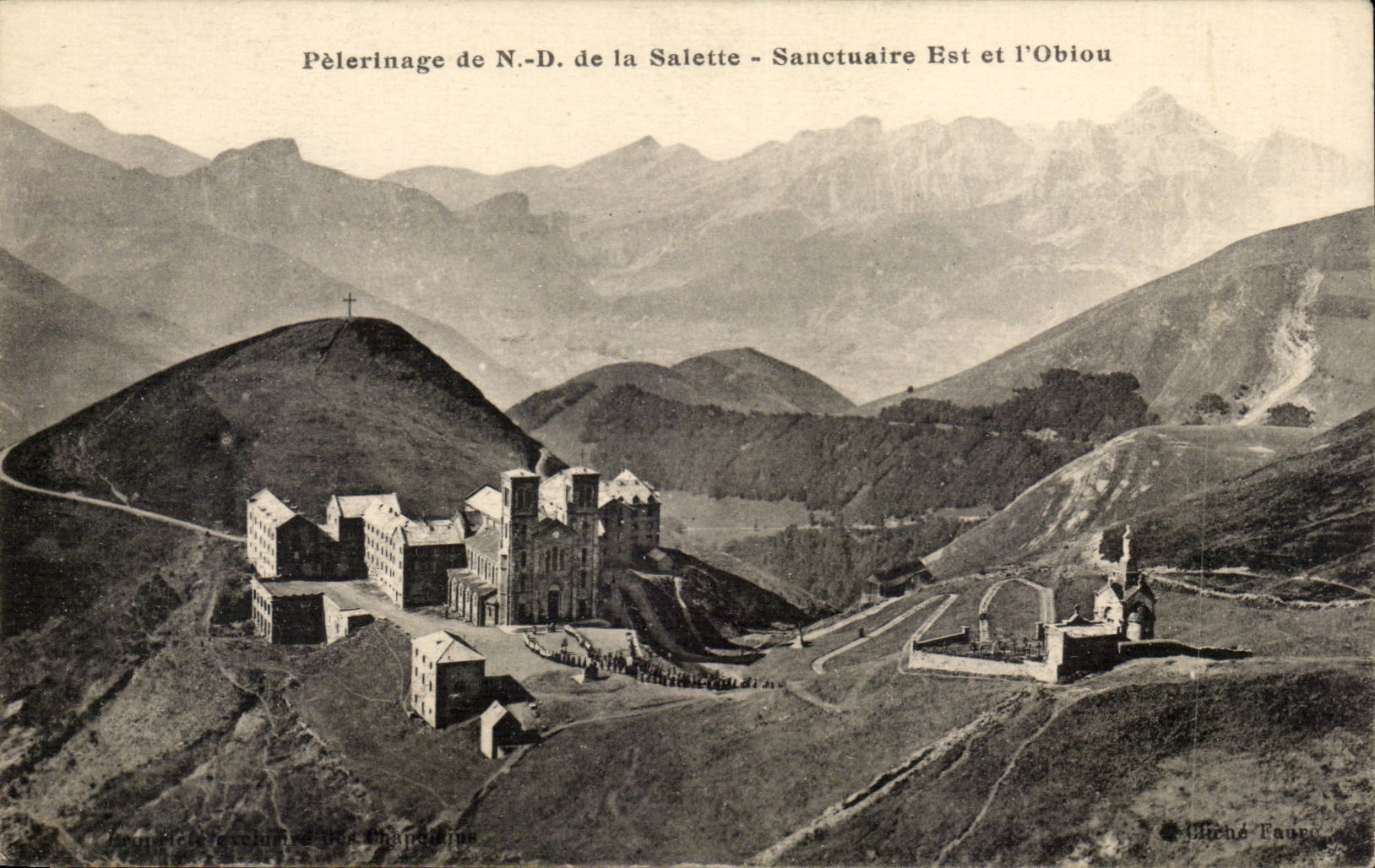 CPA Pelerinage de Nd de la SAlette Sanctuaire Est et l'Obiou