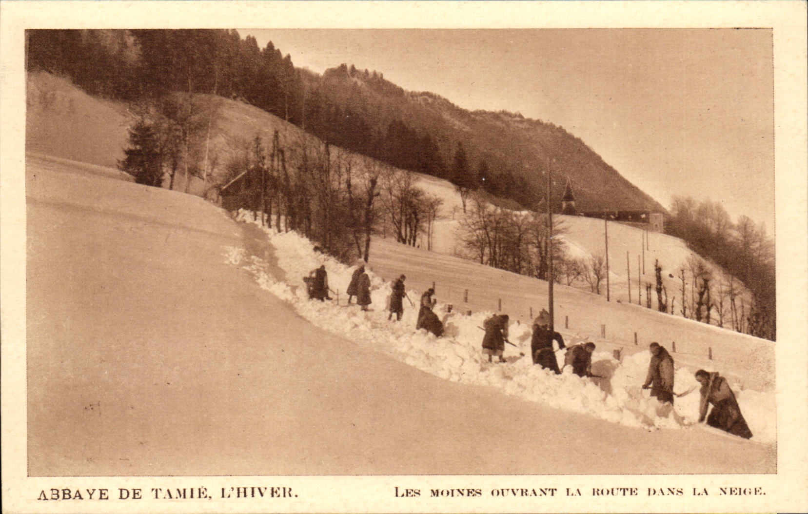 CPA Abbaye de Tamie l'hiver Les moines ouvrant la route dans la neige