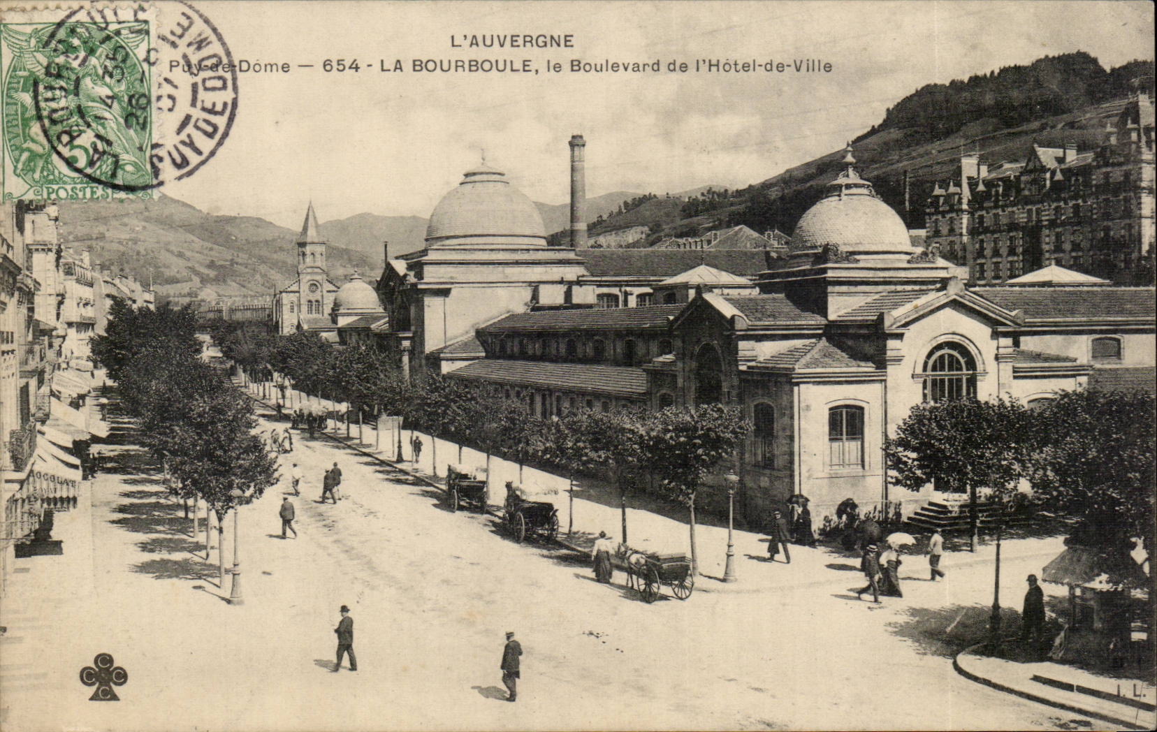 La Bourboule CPA Le boulevard de l'hotel de ville