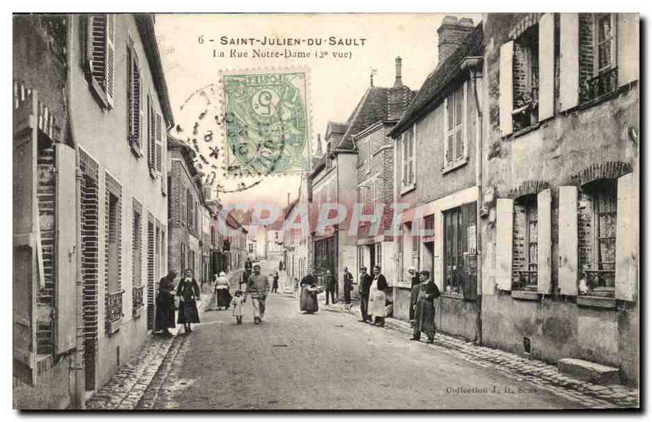 Saint Julien du SAult CPA La rue Notre DAme (2eme vue)