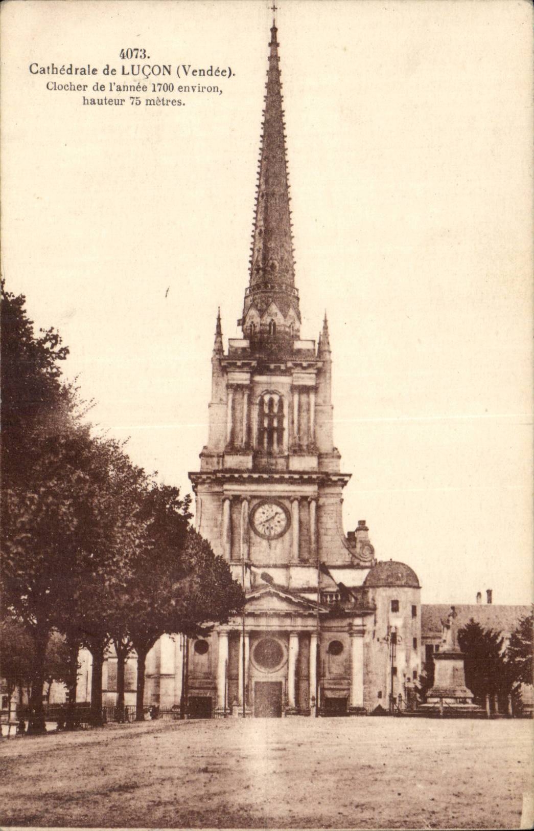 CPA Cathedrale de Lucon clocher de l'annee 1700 environ