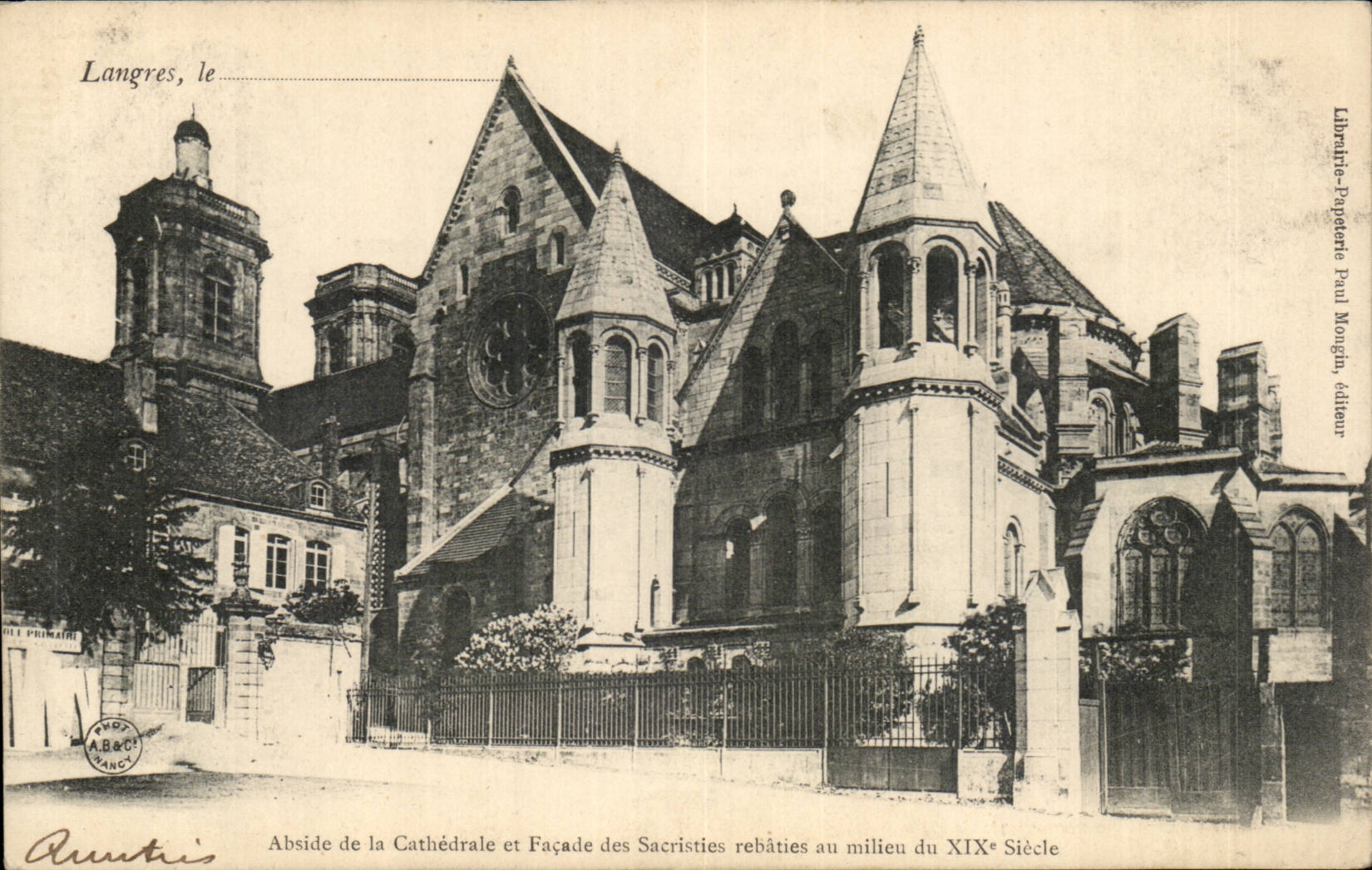 Langres, le — Abside de la Cathédrale et Façade des Sacristies rebâties au milieu du XIXe Siècle — Librairie-Pageotéte Paul Moignin, éditeur