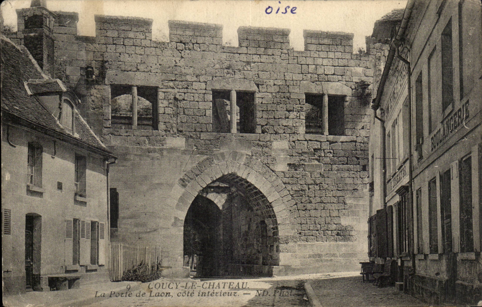 Coucy-le-Château — La Porte de Laon, côté intérieur — ND. Phot.