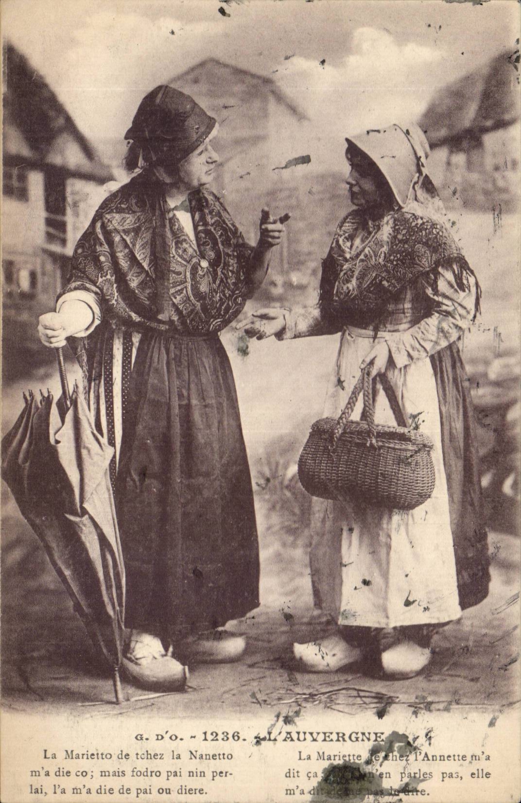 Auvergne CPA Folklore Costume