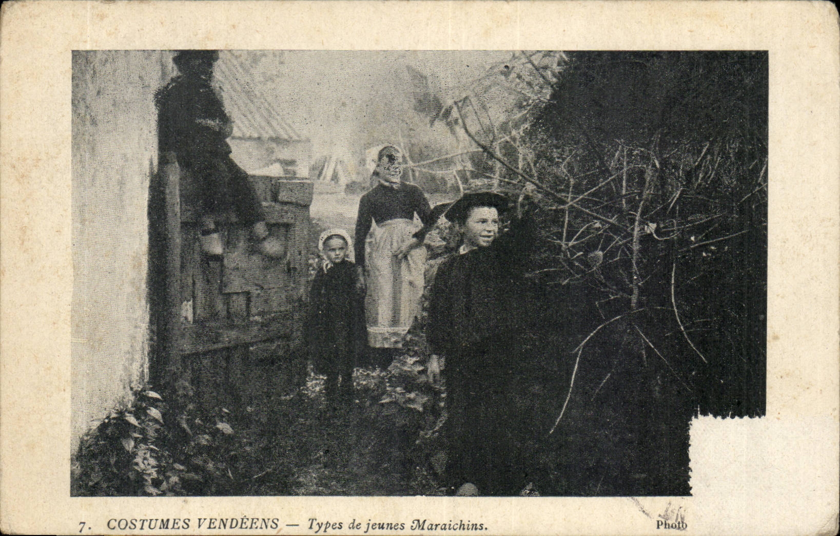 Costumes Vendéens — Types de jeunes Maraichins — Photob