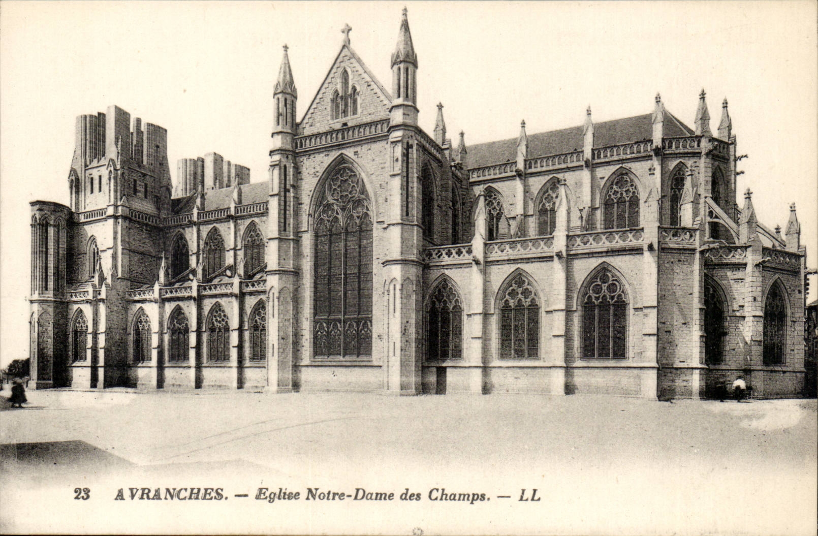 Avranches — Église Notre-Dame des Champs — LL