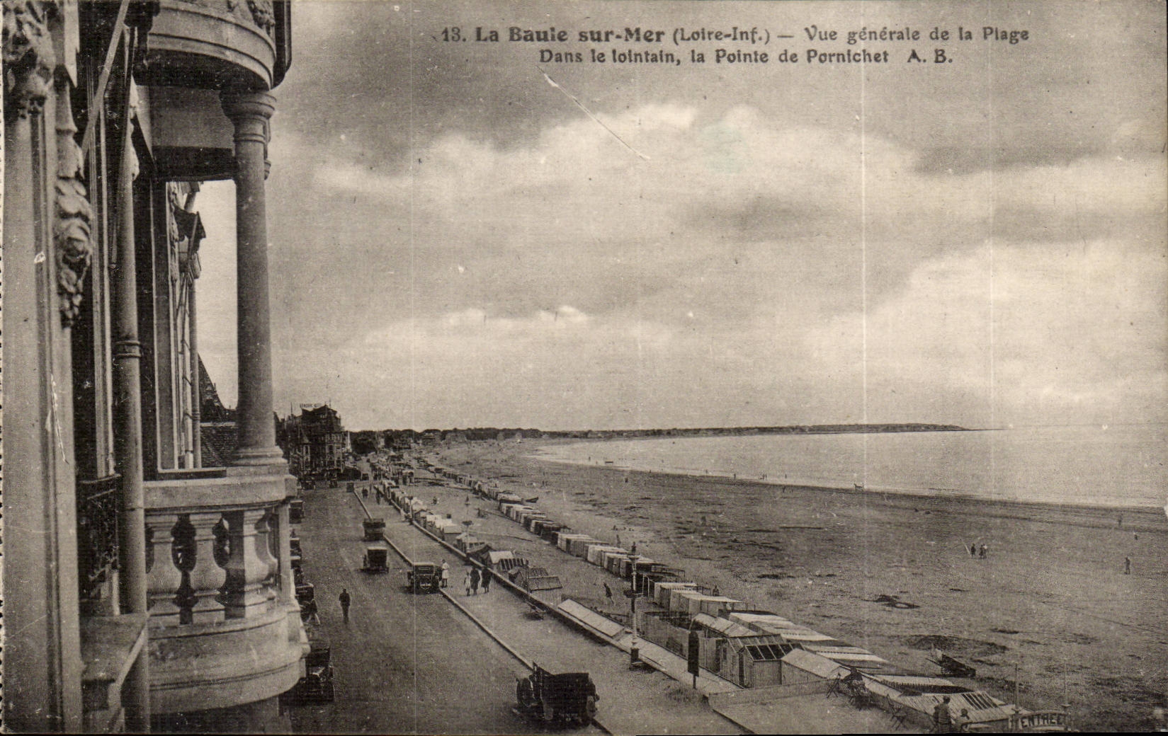 La Baule sur Mer CPA Vue generale de la plage Dans le lointain la pointe de Pornichet